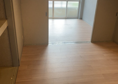 【居間・リビング】 | フラワーハイツ | リビングの間取りの種類は大きくわけてリビングとダイニングが別になっているタイプ、リビングダイニング一体型です。どちらも一長一短ですので、家を選ぶ時はその両面をチェックして決めるようにしましょう。