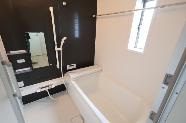 《仲介手数料無料》緑区大字三室2083-4(2号棟)新築一戸建てクレイドルガーデンの浴室|撮影日 2025年8月1日 16:00 曇り