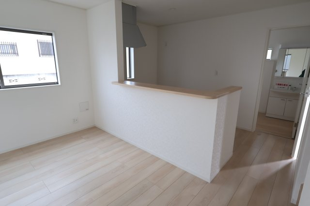 《仲介手数料無料》緑区大字三室2083-4(2号棟)新築一戸建てクレイドルガーデンのキッチン|撮影日 2025年8月1日 16:00 曇り