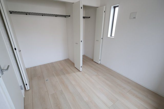 《仲介手数料無料》緑区大字三室2083-4(2号棟)新築一戸建てクレイドルガーデンの洋室|撮影日 2025年8月1日 16:00 曇り