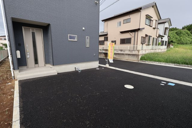 《仲介手数料無料》緑区大字三室2083-4(2号棟)新築一戸建てクレイドルガーデンの駐車場|撮影日 2025年8月1日 16:00 曇り