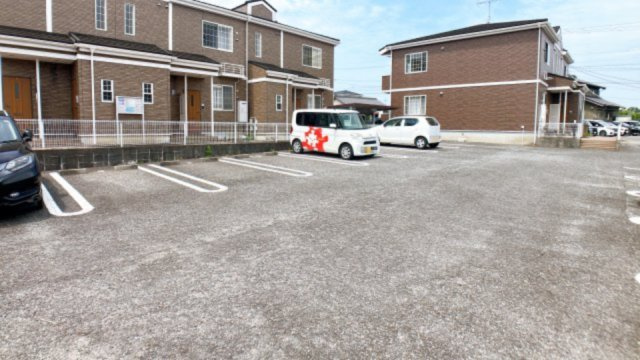 アルモニースクエアＢの駐車場