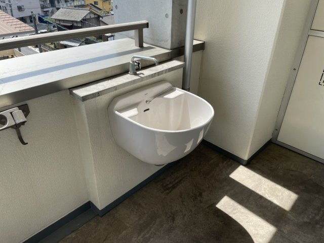 プログレス鹿田本町の設備|スロップシンクと屋外水栓
