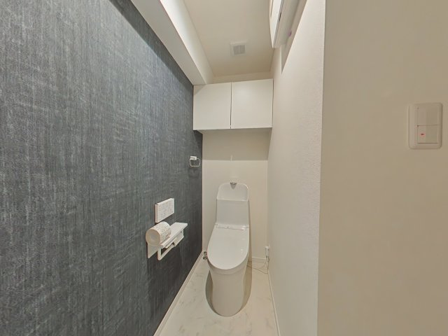 プログレス鹿田本町のトイレ|落ち着いた色合いで、モダンな雰囲気のトイレです。