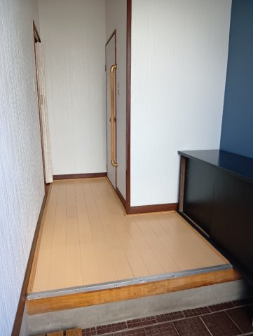 小山貸戸建の玄関