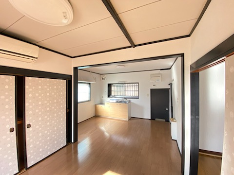 小山貸戸建の居間・リビング