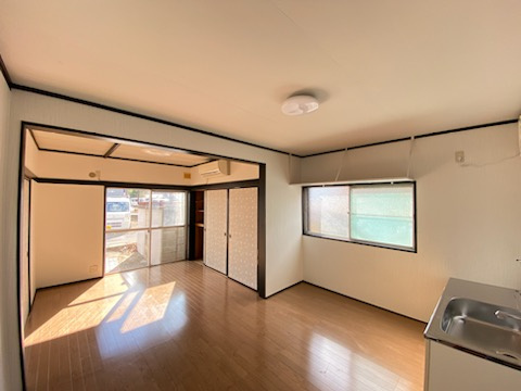 小山貸戸建の居間・リビング