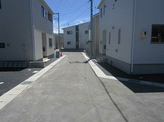 【前面道路含む現地写真】
