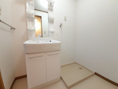 【洗面所】 | レジデンス夢前 | スペースが確保できる洗面所です