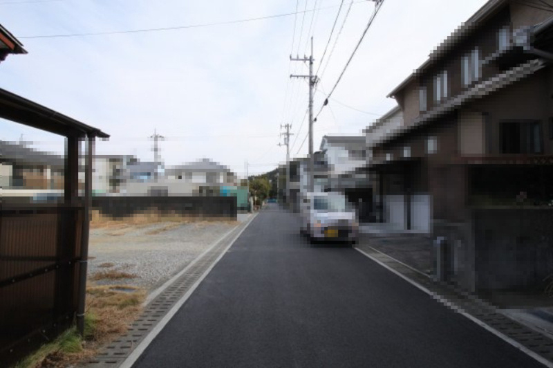 横内　建築条件なし　売土地　の前面道路含む現地写真