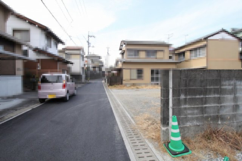 横内　建築条件なし　売土地　の前面道路含む現地写真