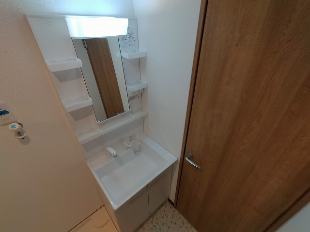 神戸市北区鈴蘭台西町１丁目の賃貸マンションの洗面所