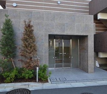 ブライズ祖師ヶ谷大蔵DUEのエントランス