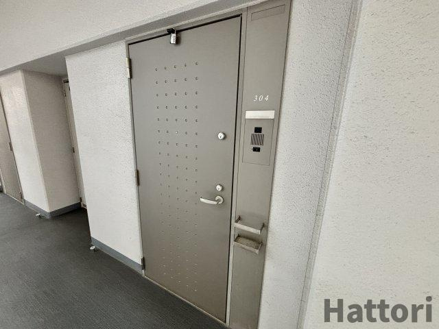 プラウドフラット新大阪の玄関