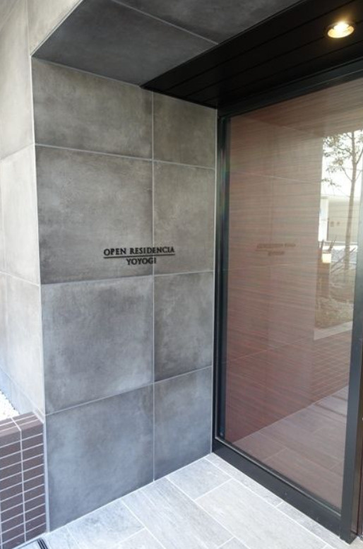 オープンレジデンシア代々木のエントランス|安心のオートロック付き