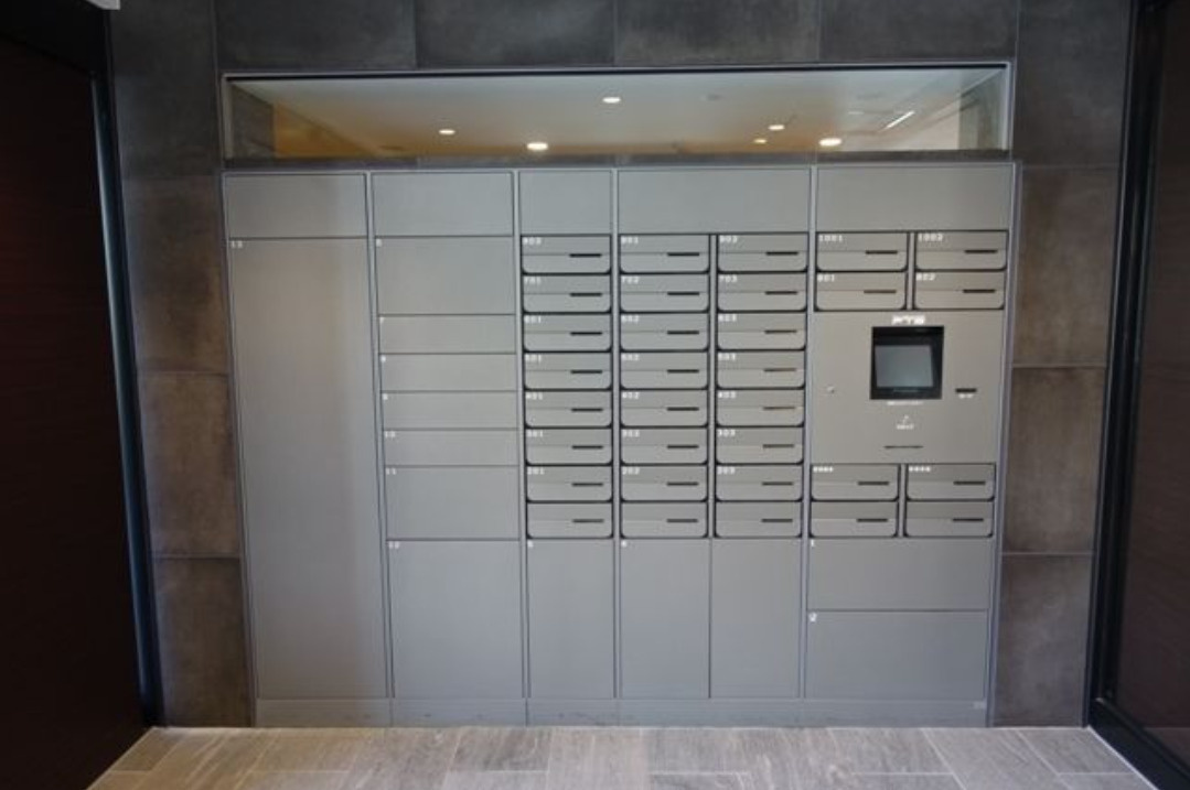 オープンレジデンシア代々木のロビー|宅配ボックス完備