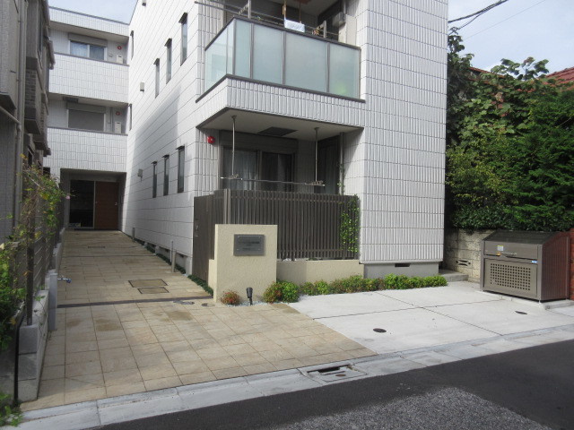（シニア限定）へーベルVillage高砂壱番館のエントランス|★車寄せスペース★