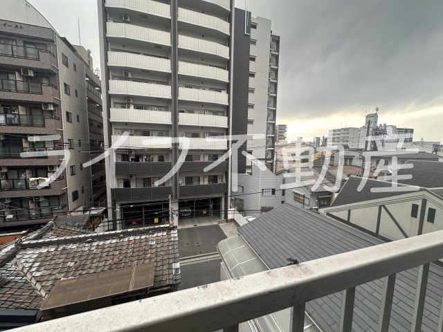 寿ビルのバルコニー