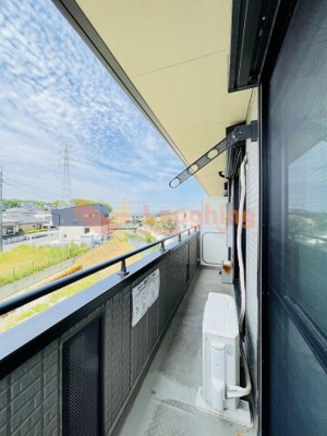 【バルコニー】 | ペイサージュ上津 | 開放的で明るい空間を演出してくれるバルコニーです