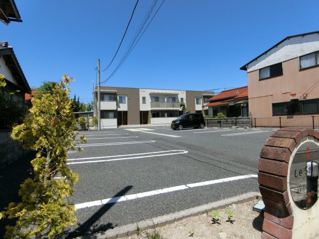 ル・サンの駐車場