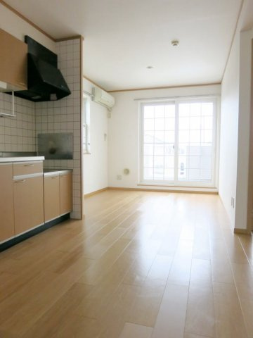 ラフィーネ上矢田の居間・リビング|こちらのリビングで趣味の時間をお楽しみください