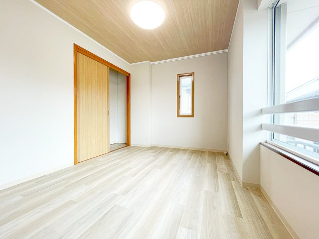 福島市南向台一丁目　中古戸建の洋室