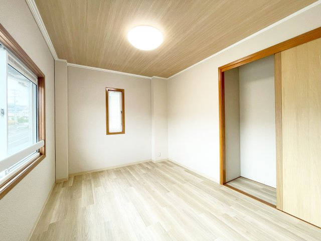 福島市南向台一丁目　中古戸建の洋室