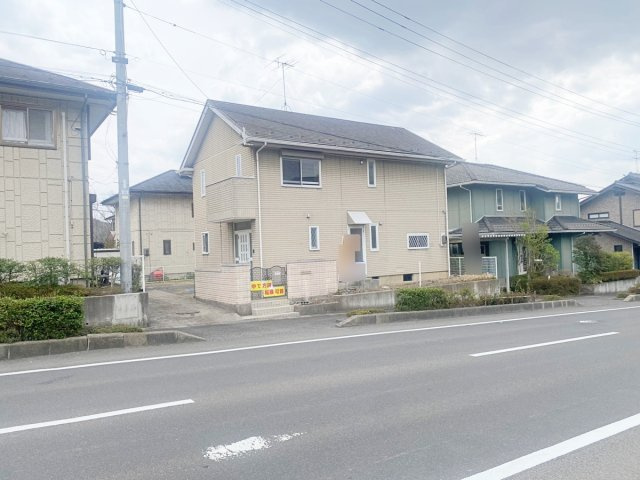 福島市南向台一丁目　中古戸建の前面道路含む現地写真