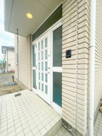 福島市南向台一丁目　中古戸建の玄関