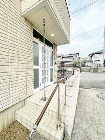 福島市南向台一丁目　中古戸建の玄関