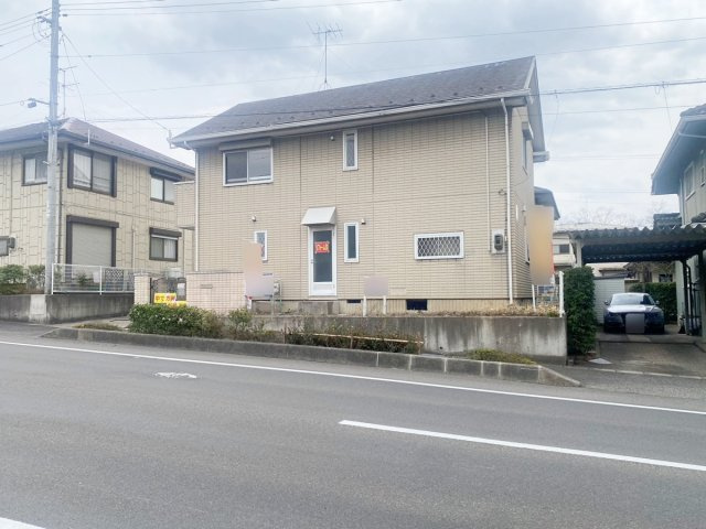 福島市南向台一丁目　中古戸建の前面道路含む現地写真