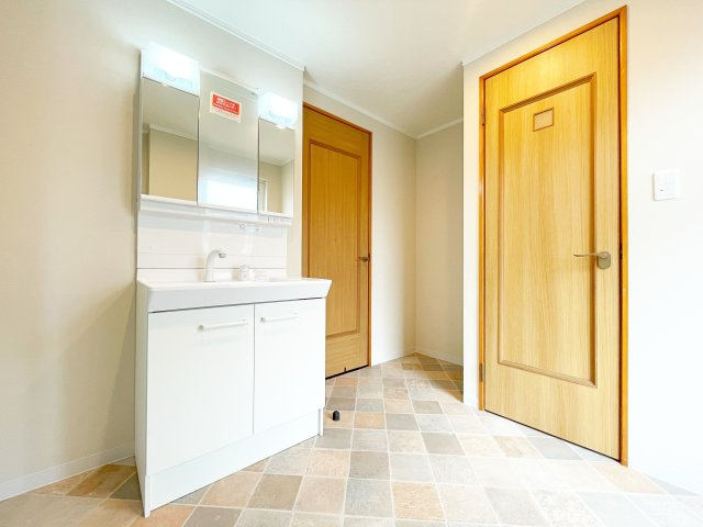 福島市南向台一丁目　中古戸建の独立洗面台