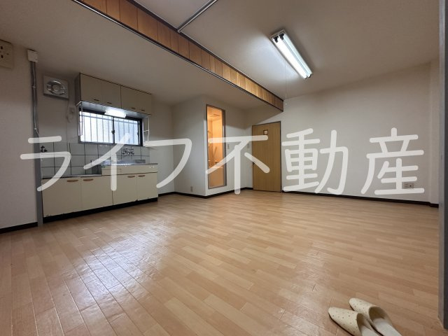 ピースハイツ長堂B棟の居間・リビング