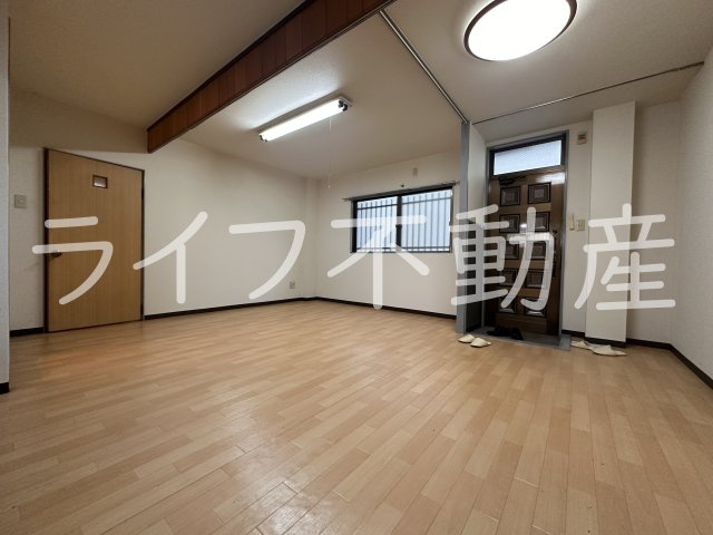 ピースハイツ長堂B棟の居間・リビング