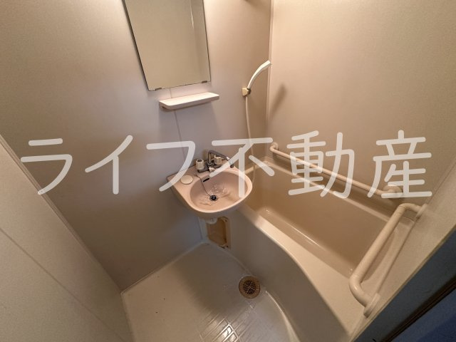 ピースハイツ長堂B棟の浴室