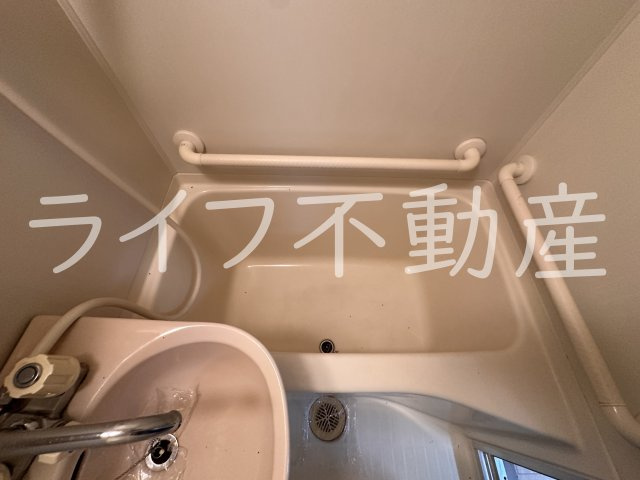 ピースハイツ長堂B棟の浴室