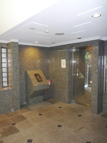 菱和パレス御茶ノ水湯島天神町のエントランス|エントランス