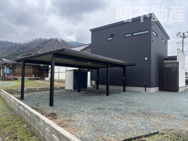 天童市大字山元346-7　中古住宅の外観|２台分のカーポートと物置がついてます