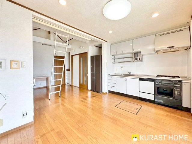 京都市西京区山田葉室町　中古戸建の居間・リビング