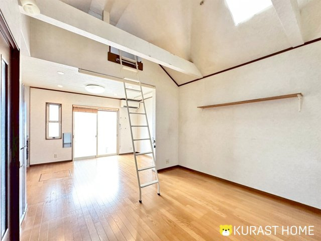 京都市西京区山田葉室町　中古戸建の居間・リビング