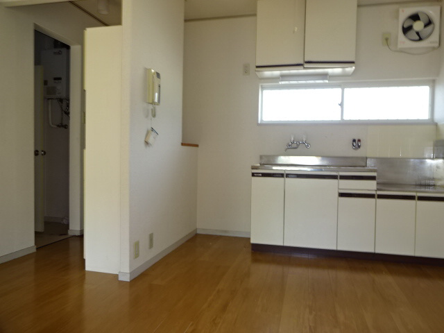 エステートピア宮ノ下Ⅱ番館の居間・リビング