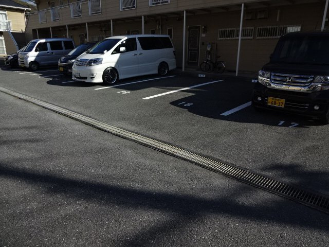 エステートピア宮ノ下Ⅱ番館の駐車場