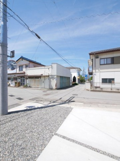 【周辺】 | 駐車場から南西側を望む