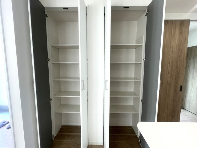 佐伯区薬師が丘二丁目　№35423の収納|たくさん収納できるパントリー付き。