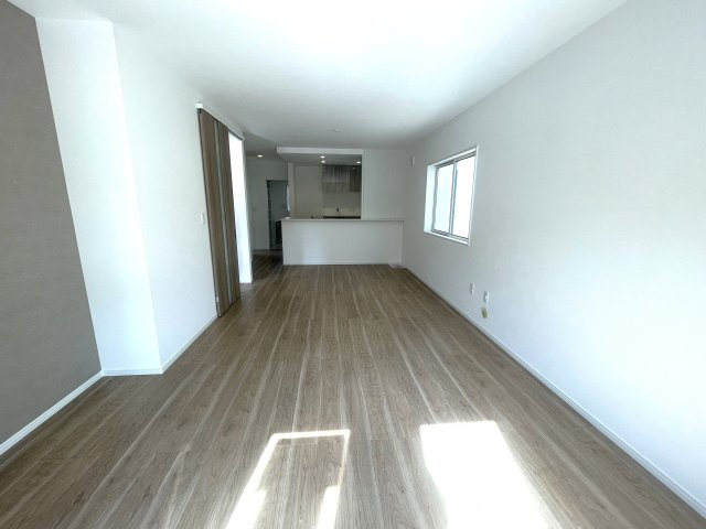 佐伯区薬師が丘二丁目　№35423の居間・リビング|19.75ＬＤＫの
開放的なリビング