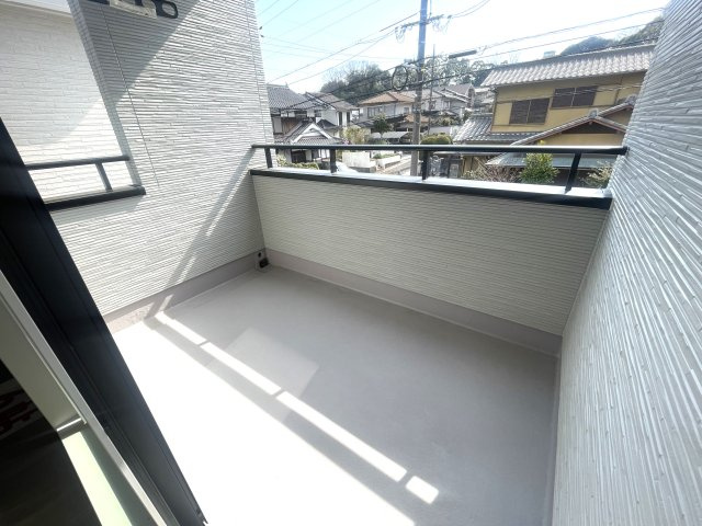 佐伯区薬師が丘二丁目　№35423のバルコニー|広いバルコニーがあるので
たくさん洗濯物が干せます。
