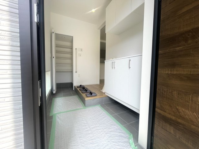 佐伯区薬師が丘二丁目　№35423の玄関|広々とした開放的な玄関