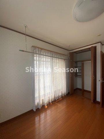 【洋室】 | お部屋が物であふれ返る心配要らず！全室には収納を完備しました♪