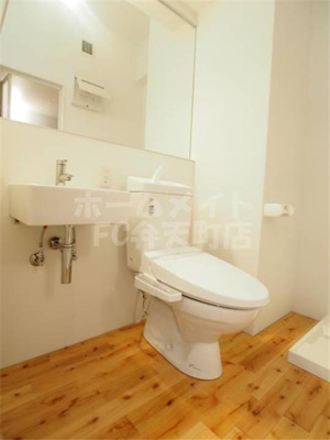 【トイレ】 | JJCOURT市元 | 温水洗浄付き便座です