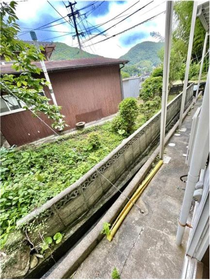 ヴィラ花水木の庭